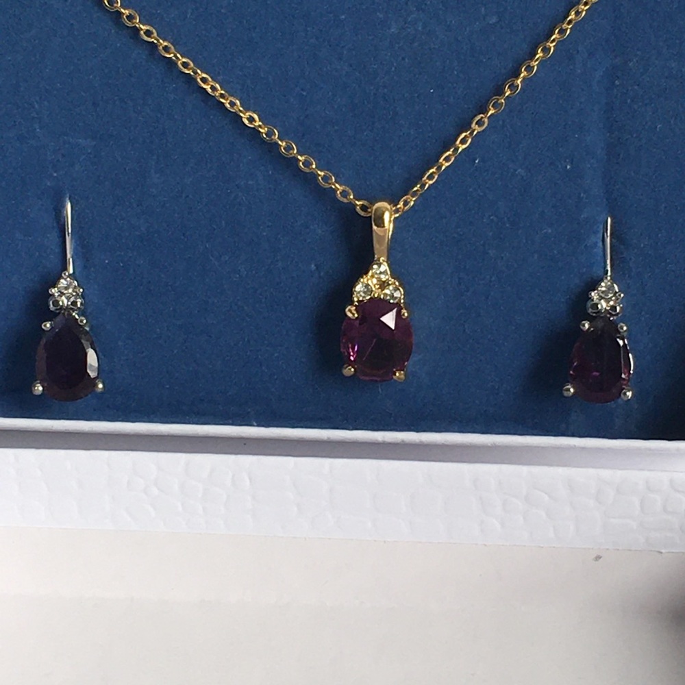 WOMENS GOLD TONE PURPLE NECKLACE $ EARRINGS